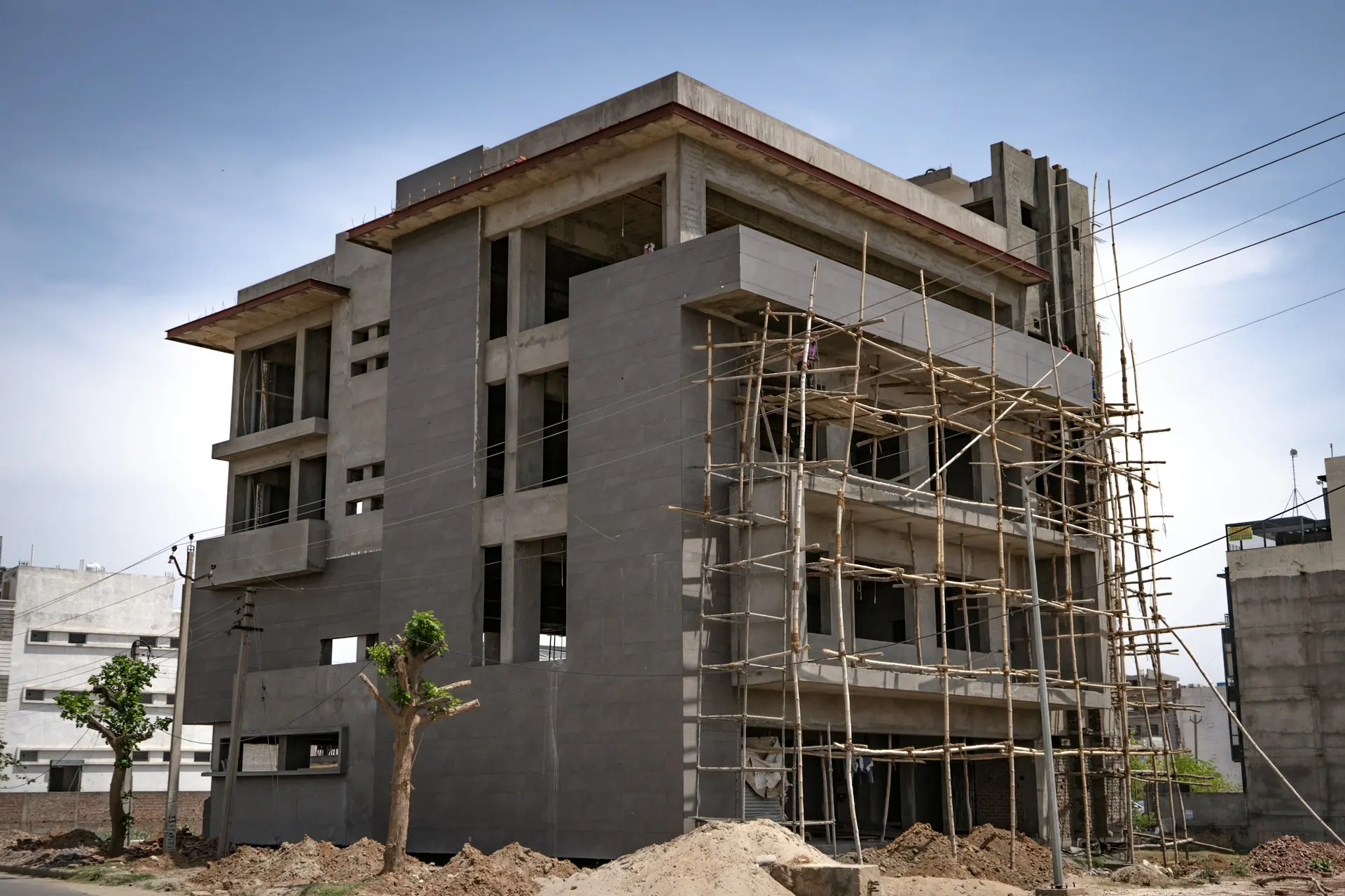 Coordination between team members on a building site