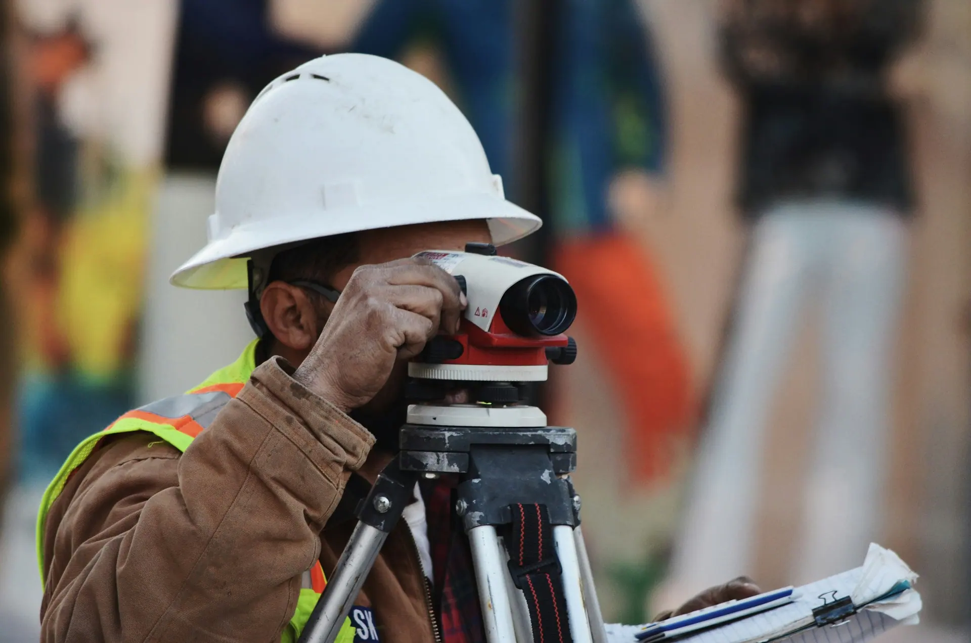Site supervisor carrying out an inspection walk-round