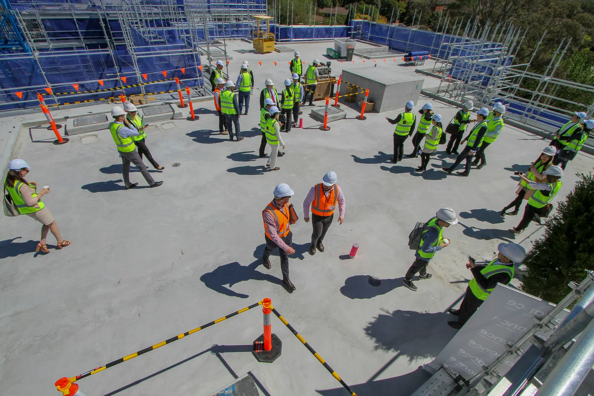 Site safety briefing with a construction team